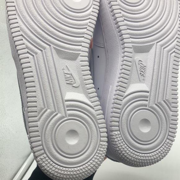 Nike Men's Air Force 1 Low '07 Triple White Casual Sneaker CW2288-111 USED Sz 7 - Picture 7 of 11